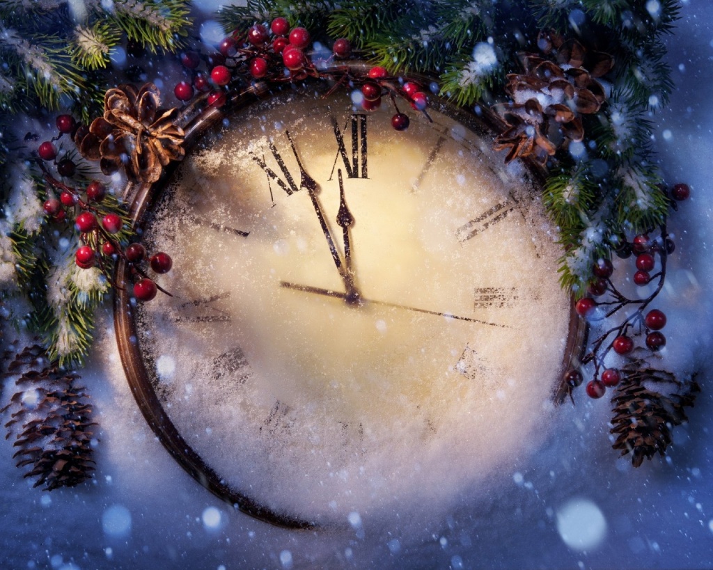 1280x1024_rozhdestvo-novyij-god-christmas-yagodyi-vetki-eli-sneg.jpg